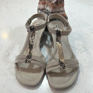Dana Buchman Gray Faux Snake Skin Low Wedge Sandals Size 10